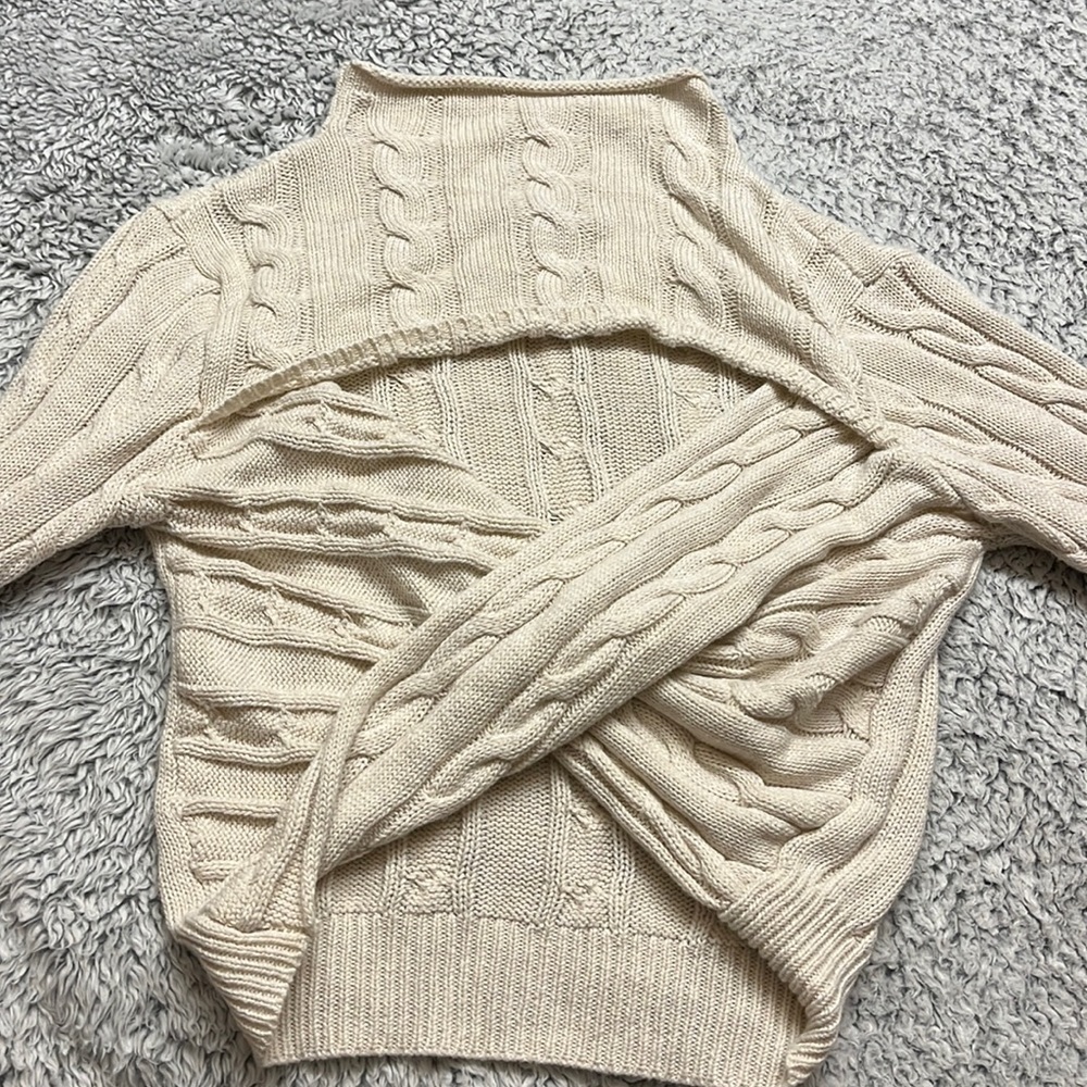 ☁️CROPPED CROSS FRONT SWEATER☁️